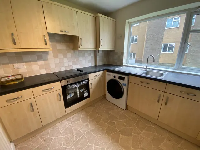 Windsor Court, Leeds, LS17, photo 2