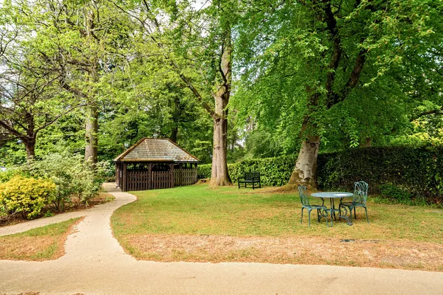 Photo 2 — Wood Road, Hindhead, GU26