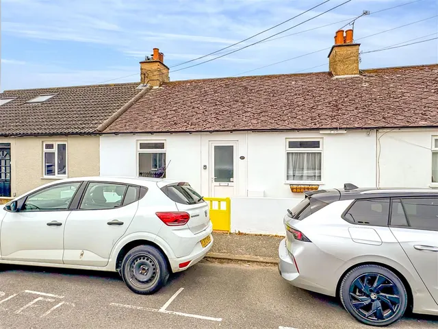 Grove Crescent, Littlehampton, photo 1