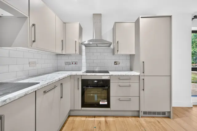 Woodmill Road, London, E5, photo 2