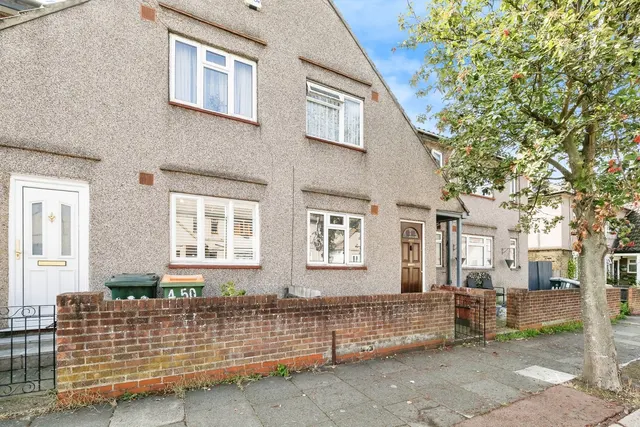 Lonsdale Avenue, East Ham, London, E6, photo 1