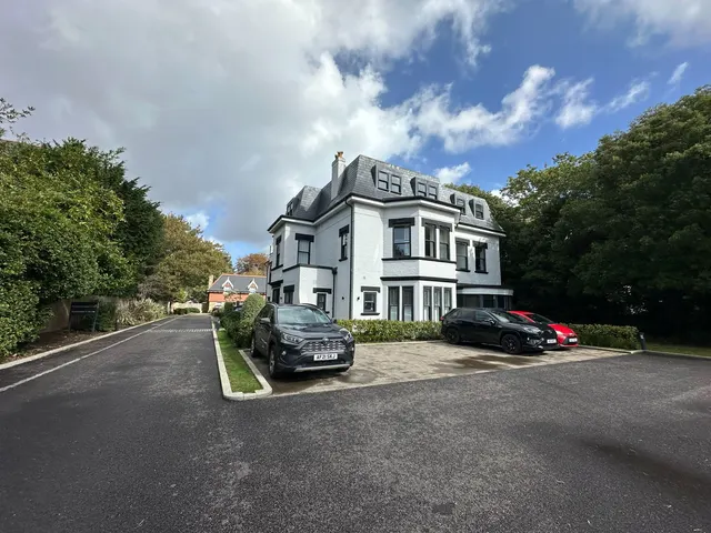 Christchurch Road, Bournemouth, BH1, photo 1