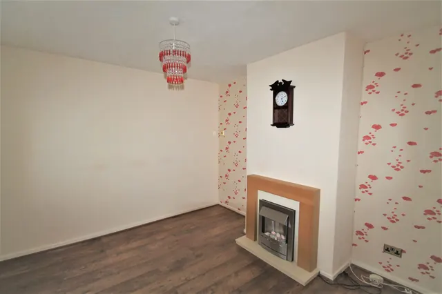 Photo 3 — Cavell Crescent, Dartford