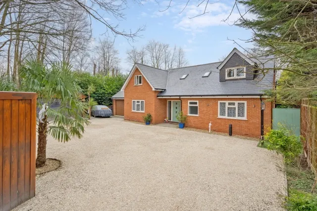 Daws Hill Lane, High Wycombe, HP11, photo 1