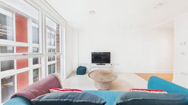 Photo 2 — 10 Brixton Hill, London, SW2