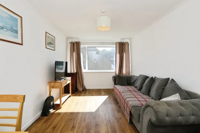 South Holmes Road, Horsham, RH13, photo 3