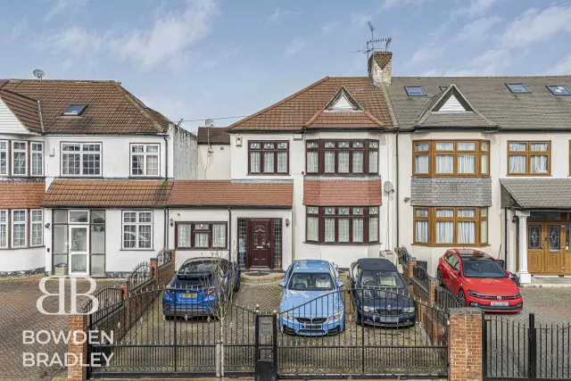 Clayhall Avenue, Clayhall, IG5, photo 1