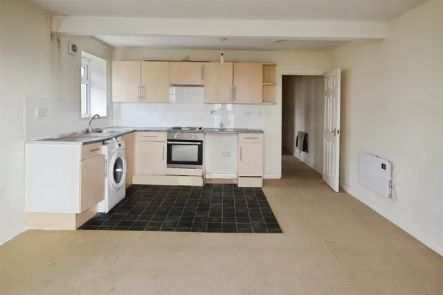 Photo 2 — Longhill Avenue, Chatham
