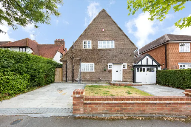Risebridge Road, Gidea Park, RM2, photo 1