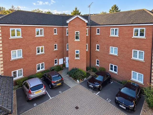 Holbeach Drive, Kingsway, GL2, photo 1