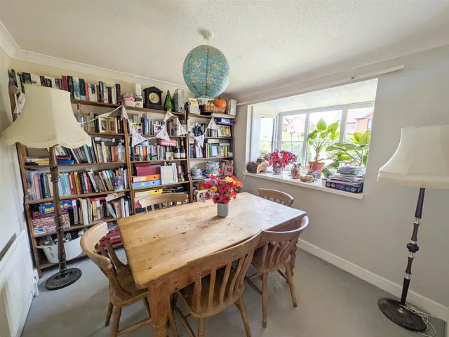 Photo 3 — Castle Rise, Ridgewood, Uckfield, East Sussex, TN22 5UN
