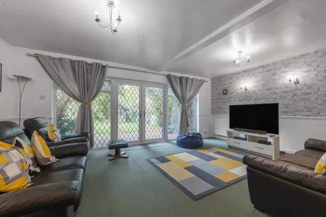 Corbins Lane, Harrow, HA2, photo 1