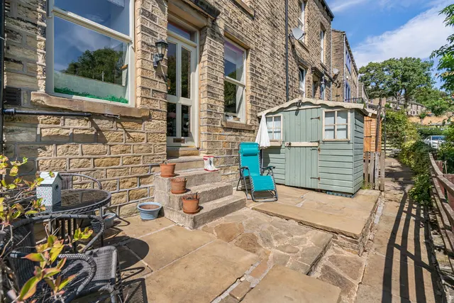 Victoria Terrace, Millbank, HX6, photo 1
