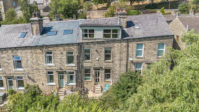 Victoria Terrace, Millbank, HX6, photo 3