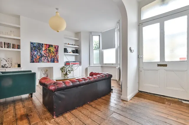 Photo 2 — Flat B, 71 Malvern Road, London