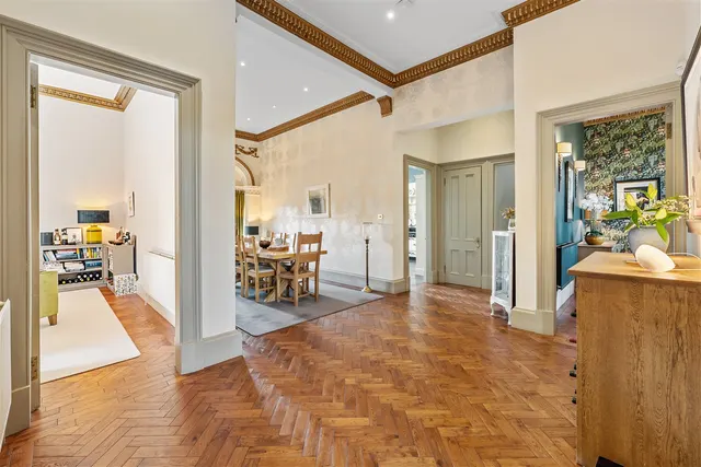 Photo 2 — 8A Cleveden Gardens, Kelvinside, G12 0PT