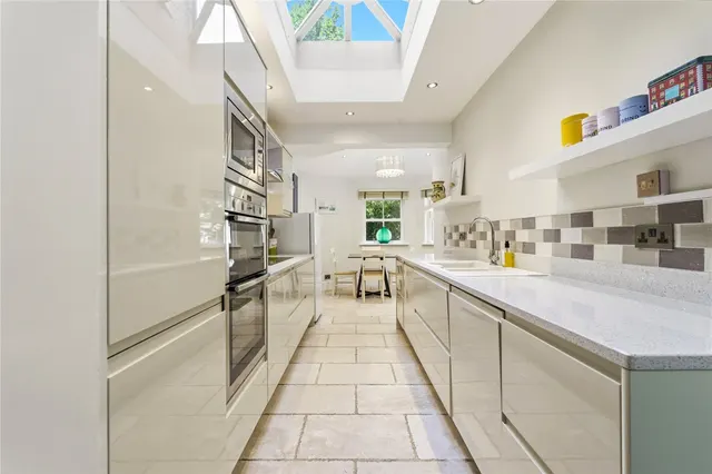 Bolingbroke Grove, London, SW11, photo 3