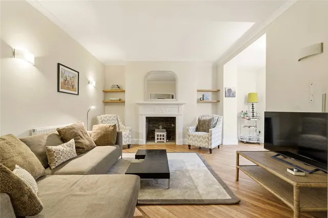 Bolingbroke Grove, London, SW11, photo 2