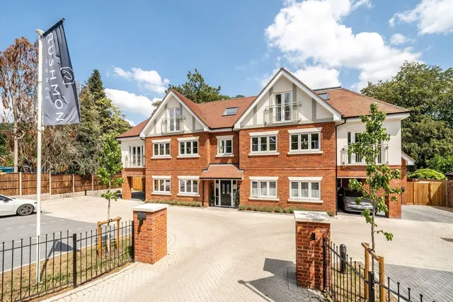 Brooklands Road, Weybridge, KT13, photo 1