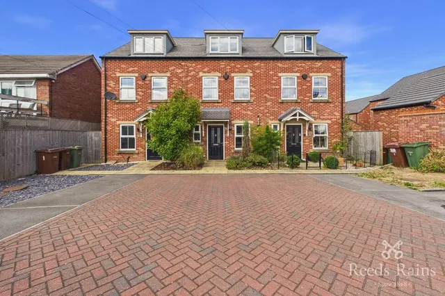 Photo 3 — Weavers Close, Crofton, West Yorkshire, WF4