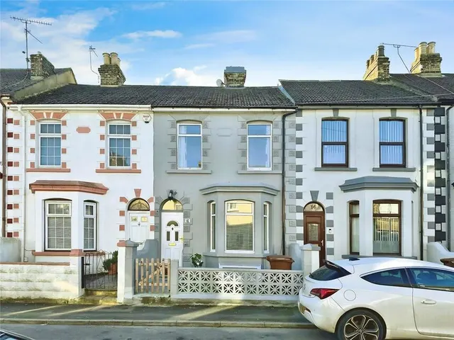 Waterloo Road, Gillingham, ME7, photo 1