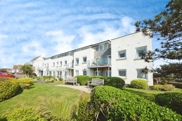 Sea Front, Hayling Island, PO11, photo 1