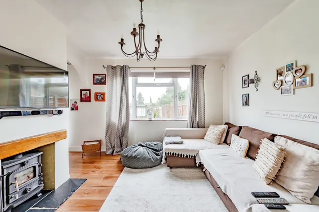 Southmead, Redhill, photo 1