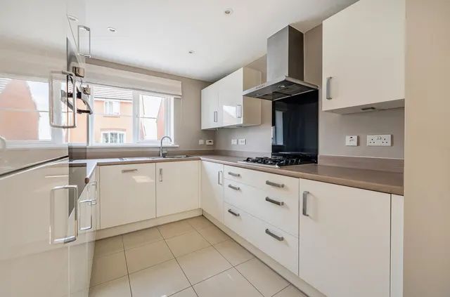 Crocker Way, Wincanton, BA9, photo 2