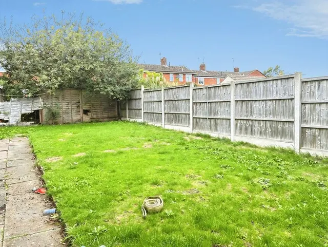 Photo 3 — Highbury Green, Nuneaton, Warwickshire, CV10
