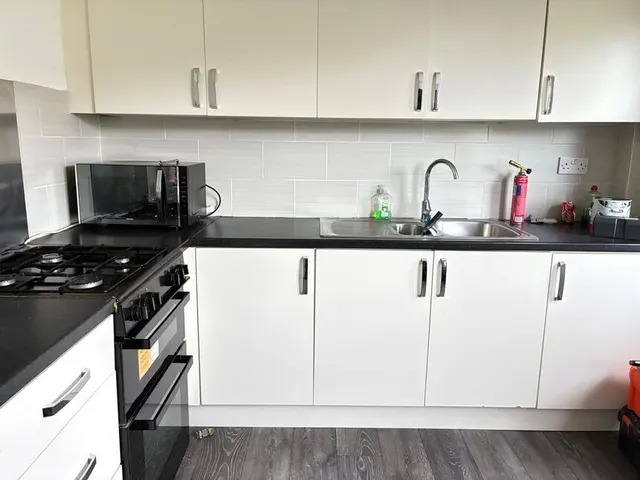 Photo 2 — Highbury Green, Nuneaton, Warwickshire, CV10