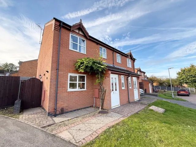 Porthcawl Close, Grantham, photo 1