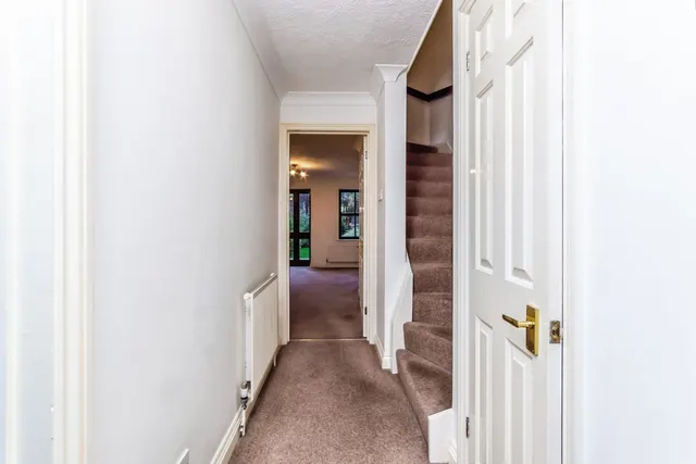 Photo 2 — Morris Close, Croydon, CR0