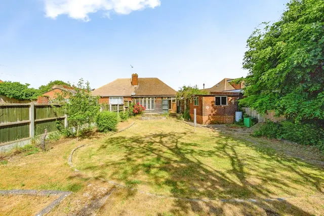 Photo 2 — Abingdon Road, LUTON, Bedfordshire, LU4