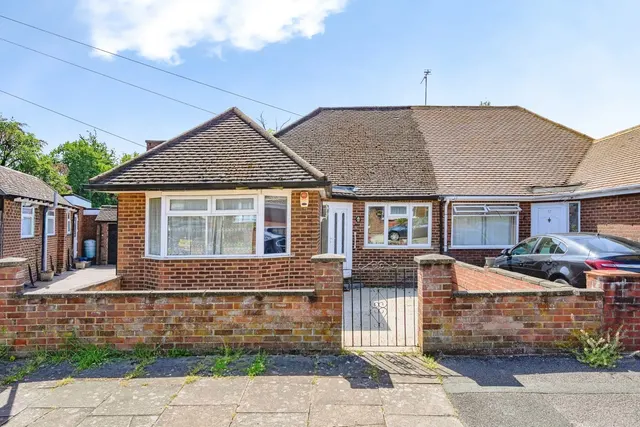 Abingdon Road, LUTON, Bedfordshire, LU4, photo 1