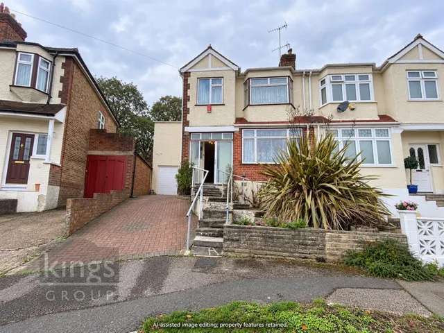 Larkshall Crescent, London, photo 1