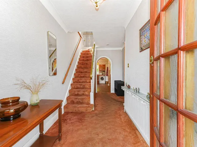 Larkshall Crescent, London, photo 2