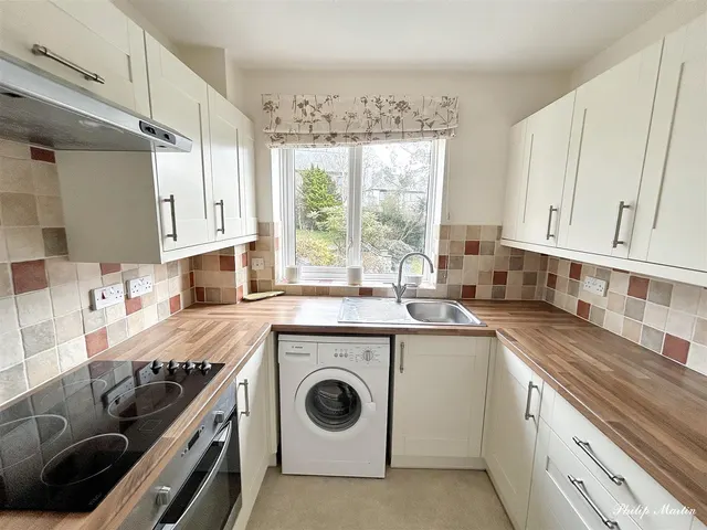 Penhaligon Court, Truro, photo 3