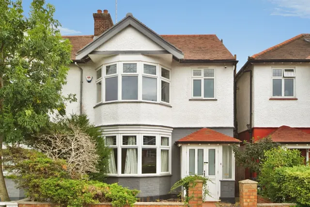 Buckingham Road, London, E11, photo 1