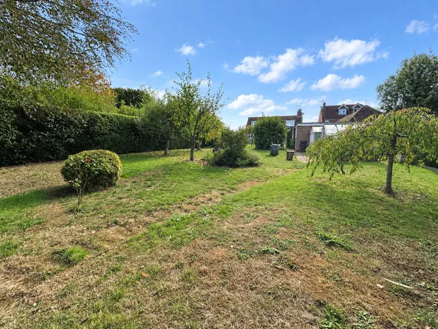 Newnham Road, Hook, RG27, photo 2