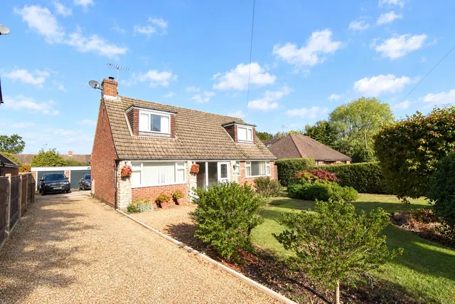 Newnham Road, Hook, RG27, photo 1