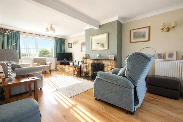 Newnham Road, Hook, RG27, photo 3