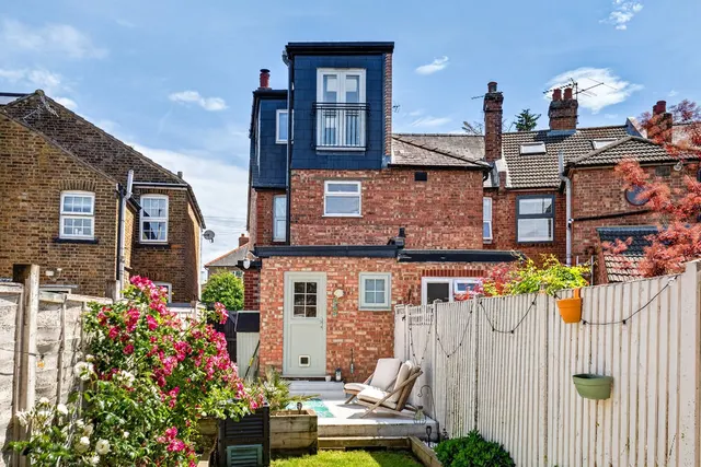 Photo 2 — Binfield Road, Byfleet KT14 7PN