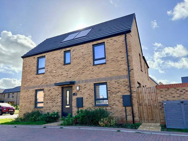 Sweet Gum Way, St. Neots, PE19, photo 1