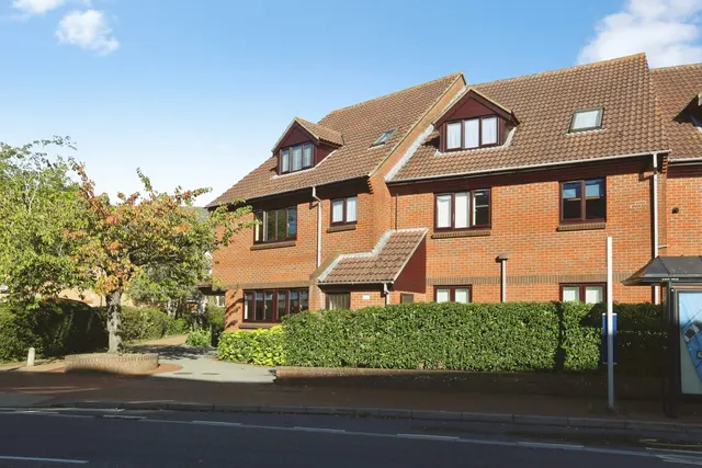 Oakmount Road, Chandler's Ford, SO53, photo 1