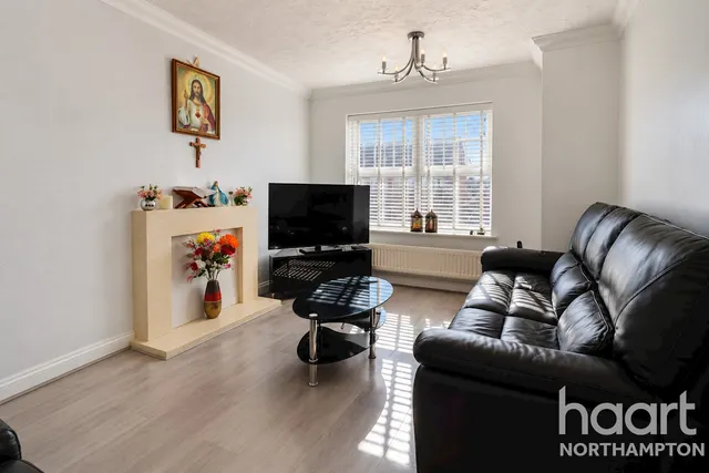 Campanula Close, Northampton, NN3, photo 2