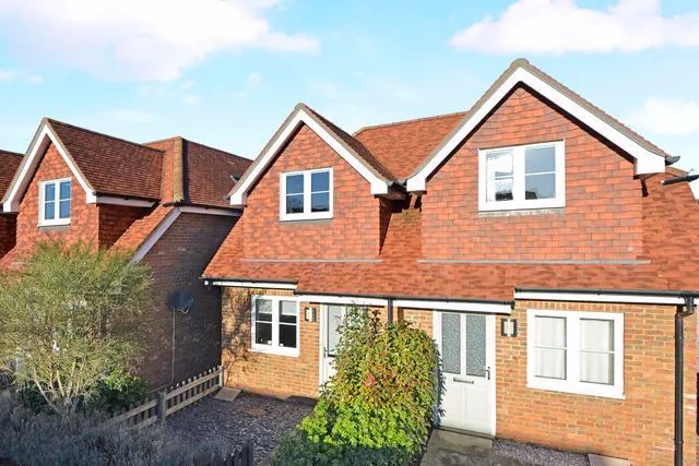 Langborough Court, Godalming, GU7, photo 1
