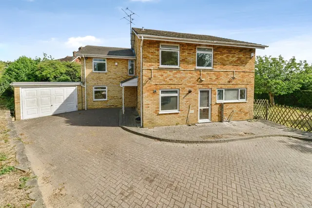 Whitehill Road, Hitchin, photo 1