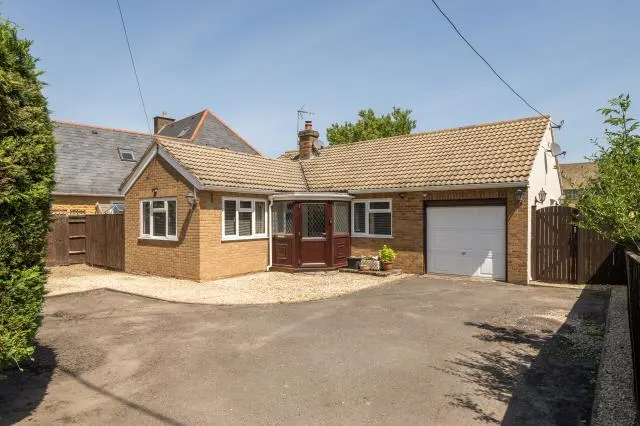 Abingdon Road, Standlake, OX29, photo 1
