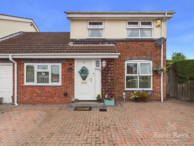 4 bedroom house — Paddock Court, Bridlington, East Yorkshire, YO16