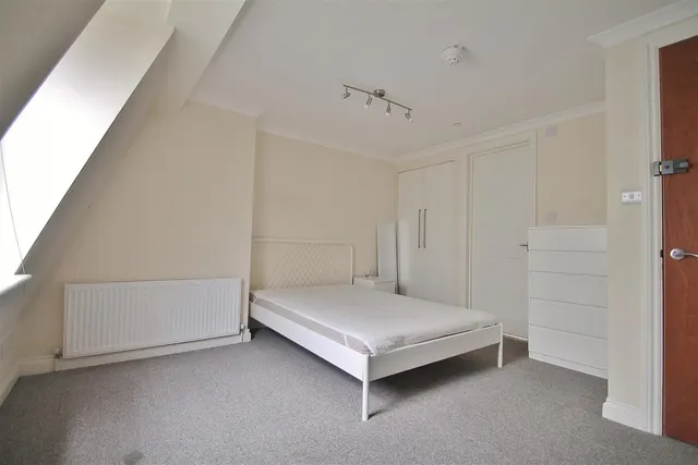 Room Five 11 Milton Place, Gravesend, Kent, photo 1